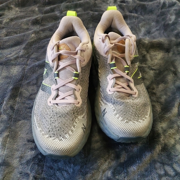 New Balance Fresh Foam X Hierro V6 Gray/Green WTHIERO6 woman's size 11 sneakers - Picture 5 of 11